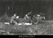 Grupp 1920.a maareformi läbiviimisest osavõtjaid teel Laiksaare metskonda. - EFA