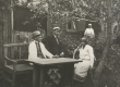 A. Kitzberg abikaasa ja pojaga Kuressaares [1927. a. suvel] - KM EKLA
