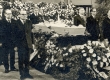 Fr. Tuglase matus 1971. Auvalves: P. Rummo, R. Parve, V. Beekman, L. Remmelgas, P. Kuusberg, J. Kross. Kõneleb A. Hint - KM EKLA