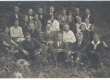 Johannes Aavik (keskel) oma õpilastega Kuressaares - KM EKLA