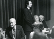 Betti Alveri 75. juubeliõhtu Tartu Kirjanike majas 27. nov. 1981. a. Kõneleb Hando Runnel, istuvad vasakult: Kalju Kääri, Betti Alver, Renate Tamm - KM EKLA