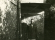 Betti Alver oma elukoha, Pargi tn 2 keldrikorrusel, trepil 20. VII 1951 - KM EKLA