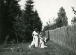 Betti Alver Valgemetsas laste ja kitsedega aug. 1952 - KM EKLA