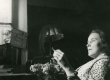 Betti Alver oma elukohas Tartus, Pargi tn. 2 keldrikorrusel 20. VII 1951. a. - KM EKLA