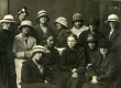 E.N.K.S. Tütarlaste Gümnaasiumi õpilased. Betti Alver, Elfriede Jaska jt . [1920] - KM EKLA