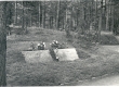 Friedebert ja Elo Tuglase hauad Tallinna Metsakalmistul 1974. a. - KM EKLA