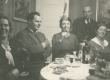 Paremalt: Marie Under, Artur Adson, Hedda Hacker ja tundmatud 1936. a. - KM EKLA