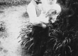 August Kitzberg poja Hansuga Pöögle koolimaja aias 1902 - KM EKLA