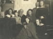 Marie Under vanemate, mehe, tütarde ja õe Bertaga - KM EKLA