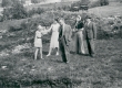 E. Eesorg, E. Tuglas, P. Kurvits, S. Oinas-Kurvits, F. Tuglas. Iru linnusel, aug. 1940 - KM EKLA