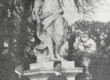 Vasakult: F. Tuglas ja F. Kull Versailles'e pargis. Raamatust: Ferdinand Kull, Mässumehi ja boheemlasi (Tln. 1933) lk. 153 - KM EKLA
