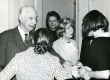 Valmar Adams oma 75. juubelipäeval 30. I 1974. a külalistega TRÜ kohvikus - KM EKLA