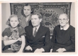 Johannes Aaviku 70. sünnipäev 1950. Vas.: Silvia Aavik, Aleksandra Aavik, Johannes Aavik, Anna Narva - KM EKLA