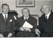 H. Mark, J. Aavik ja A. Reintam. Eesti Kultuurifondi auhinna üleandmisel J. Aavikule 1969. a. veebruaris - KM EKLA