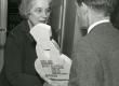 Betti Alver J. Liivi nim. luuleauhinna vastuvõtmisel aprillis 1968. a. - KM EKLA