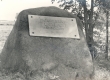 Friedebert Tuglas'e sünnikohta tähistav mälestuskivi Ahjal. 1971. a. - KM EKLA