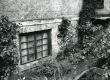 Betti Alveri toa aken Tartus Pargi tän. 2 keldris, kus ta elas ca 1947-1956. Foto 1982. a - KM EKLA