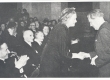 Johannes Aavik õnnitleb Marie Underit tema 70. a. sünnipäeval 1953. a. - KM EKLA