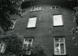 Betti Alveri kooliaegne elukoht Tiigi tn 5, II korrus. Foto 1982. a - KM EKLA