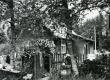 Betti Alveri kodu Pühastes "Kolga" talus, ca 1934. a. alates vanemate külalisena, 1945-1950 a. pidevalt. Vaade õue poolt 1982. a - KM EKLA