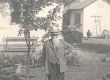 Ernst Peterson-Särgava oma aias 1954. a. - KM EKLA