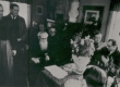 End. Tallinna reaalkooli õpilased E. Peterson-Särgava sünnipäeval. 1950-ndail a-il - KM EKLA